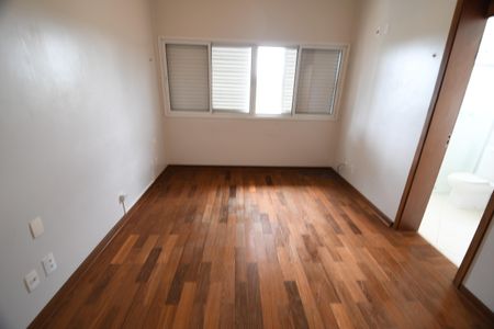 Casa de condomínio à venda com 431m², 4 quartos e 2 vagasQuarto 1 - Suíte