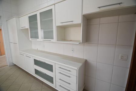 Casa de condomínio à venda com 431m², 4 quartos e 2 vagasCozinha