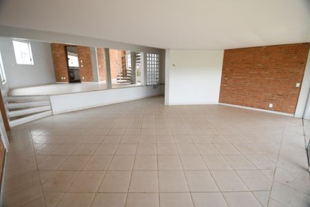 Casa de condomínio à venda com 431m², 4 quartos e 2 vagasSala