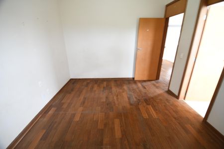 Casa de condomínio à venda com 431m², 4 quartos e 2 vagasQuarto 2 - Suíte