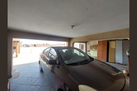 Casa à venda com 130m², 3 quartos e 4 vagas Casa à venda com 130m², 3 quartos e 4 vagasGaragem