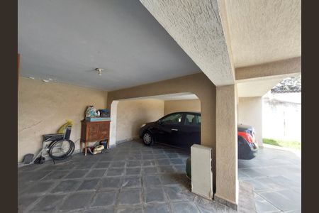 Casa à venda com 130m², 3 quartos e 4 vagas Casa à venda com 130m², 3 quartos e 4 vagasGaragem