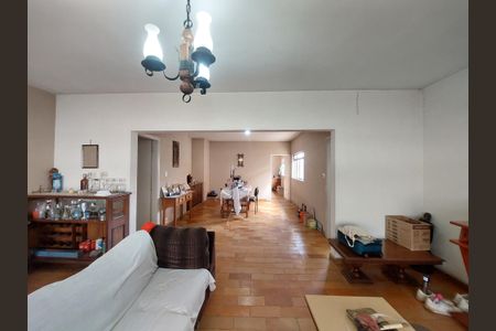 Casa à venda com 130m², 3 quartos e 4 vagas Casa à venda com 130m², 3 quartos e 4 vagasSala