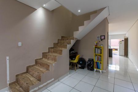 Casa à venda com 140m², 3 quartos e 2 vagas Casa à venda com 140m², 3 quartos e 2 vagasSala