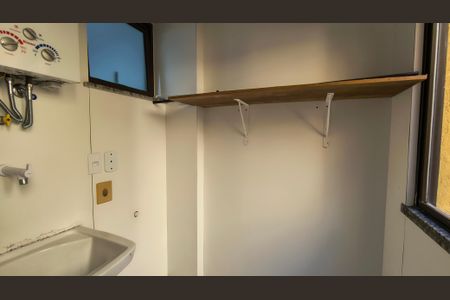 Apartamento à venda com 86m², 2 quartos e 2 vagas Apartamento à venda com 86m², 2 quartos e 2 vagasCozinha e Área de Serviço