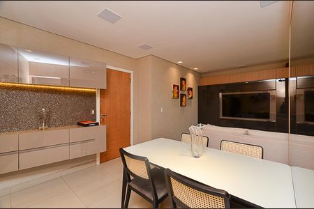 Apartamento à venda com 136m², 2 quartos e 2 vagas Apartamento à venda com 136m², 2 quartos e 2 vagasSala Ambientes