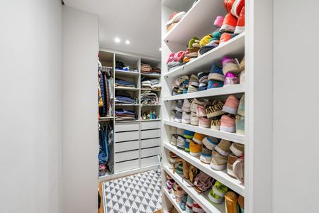 Apartamento à venda com 500m², 4 quartos e 4 vagasCloset