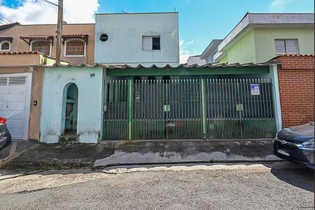 Casa à venda com 128m², 2 quartos e 2 vagas Casa à venda com 128m², 2 quartos e 2 vagasFachada