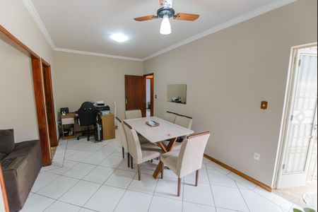 Sala de casa para alugar com 3 quartos, 166m² em Vila São José, Taubaté