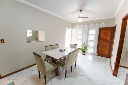 Sala de casa para alugar com 3 quartos, 166m² em Vila São José, Taubaté