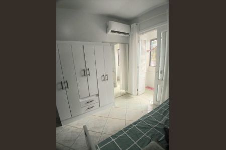 Quarto de apartamento à venda com 3 quartos, 70m² em Cavalhada, Porto Alegre