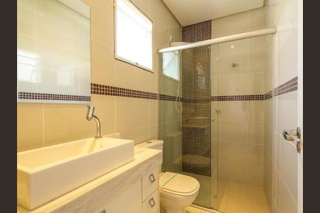 Casa de condomínio à venda com 245m², 3 quartos e 4 vagasBanheiro