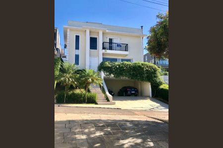 Casa de condomínio à venda com 245m², 3 quartos e 4 vagasFachada