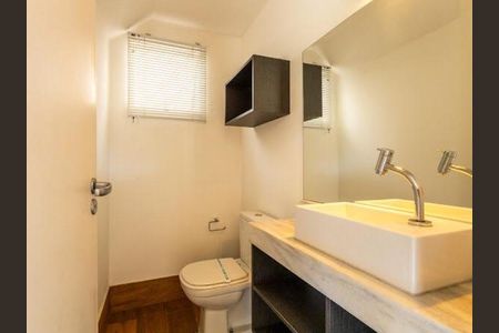 Casa de condomínio à venda com 245m², 3 quartos e 4 vagasBanheiro