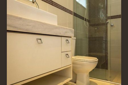 Casa de condomínio à venda com 245m², 3 quartos e 4 vagasBanheiro