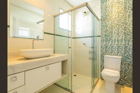 Casa de condomínio à venda com 245m², 3 quartos e 4 vagasBanheiro