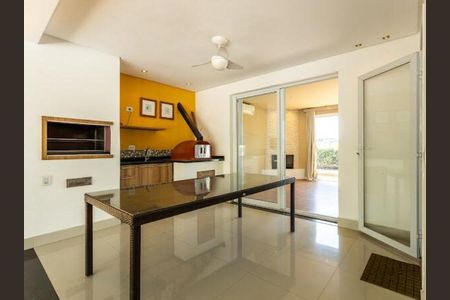 Casa de condomínio à venda com 245m², 3 quartos e 4 vagasÁrea externa
