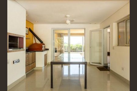 Casa de condomínio à venda com 245m², 3 quartos e 4 vagasÁrea externa