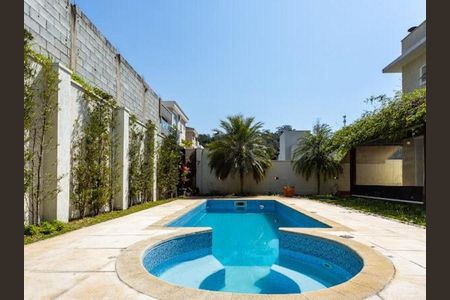 Casa de condomínio à venda com 245m², 3 quartos e 4 vagasÁrea externa
