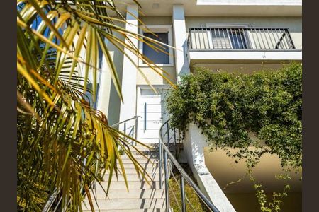 Casa de condomínio à venda com 245m², 3 quartos e 4 vagasFachada