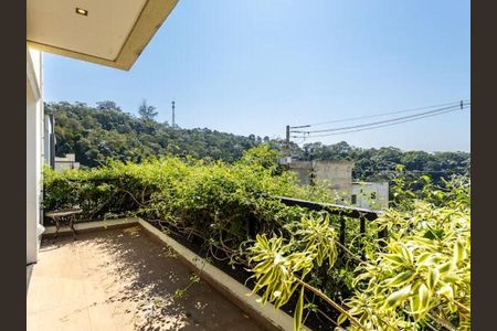 Casa de condomínio à venda com 245m², 3 quartos e 4 vagasÁrea externa