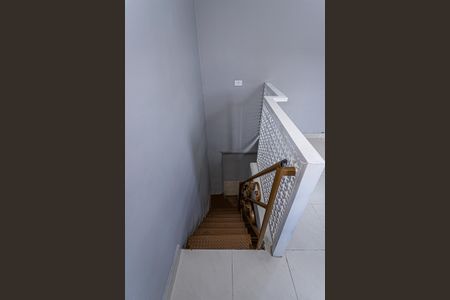 Escada de casa para alugar com 1 quarto, 85m² em São Domingos, São Paulo