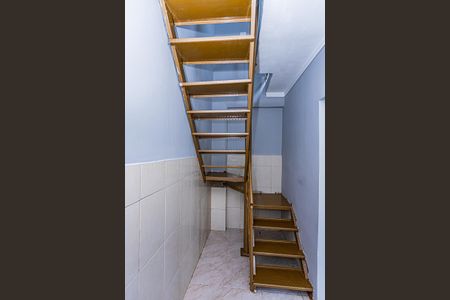 Casa para alugar com 85m², 1 quarto e 1 vaga Casa para alugar com 85m², 1 quarto e 1 vagaEscada