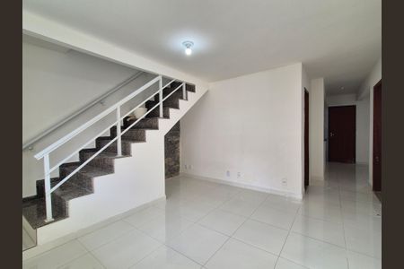 Casa de condomínio para alugar com 136m², 4 quartos e sem vagaSala 