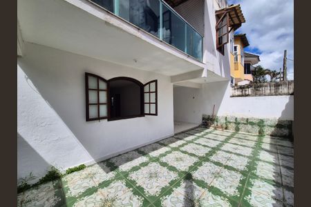 Casa de condomínio para alugar com 136m², 4 quartos e sem vagaÁrea externa 