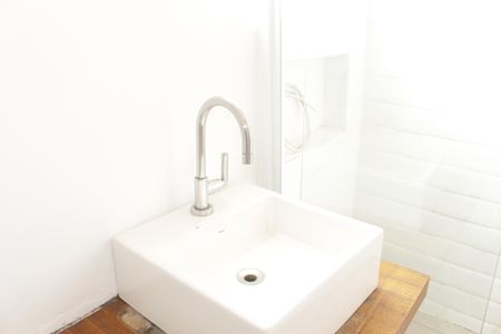 Banheiro Social de kitnet/studio para alugar com 1 quarto, 70m² em Santa Cecilia, São Paulo