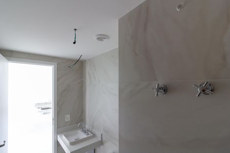 Banheiro de apartamento à venda com 1 quarto, 41m² em Jardim Paulista, São Paulo