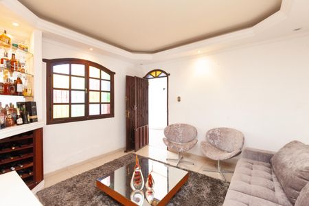 Casa para alugar com 3 quartos, 550m² em Inconfidentes, Contagem