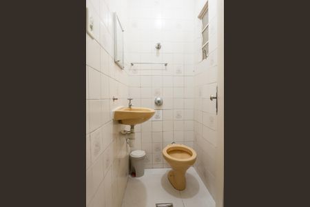 Casa à venda com 100m², 3 quartos e sem vagaBanheiro quarto 2