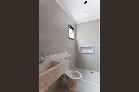 Casa à venda com 70m², 2 quartos e 2 vagasBanheiro da suíte 2