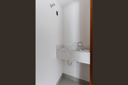 Casa à venda com 70m², 2 quartos e 2 vagasLavabo