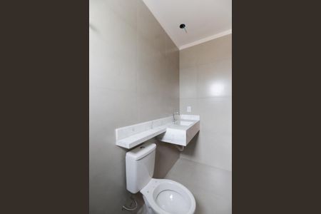 Casa à venda com 70m², 2 quartos e 2 vagasBanheiro da suíte 1