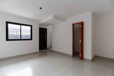 Casa à venda com 70m², 2 quartos e 2 vagasSala