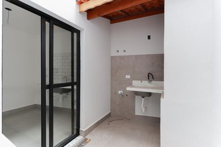 Casa à venda com 70m², 2 quartos e 2 vagasÁrea de serviço e de lazer