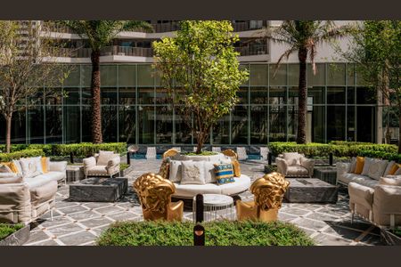 Apartamento à venda com 220m², 3 quartos e 3 vagas Apartamento à venda com 220m², 3 quartos e 3 vagasÁrea comum - Piscina