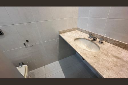 Apartamento para alugar com 198m², 3 quartos e 3 vagasBanheiro do Quarto 2