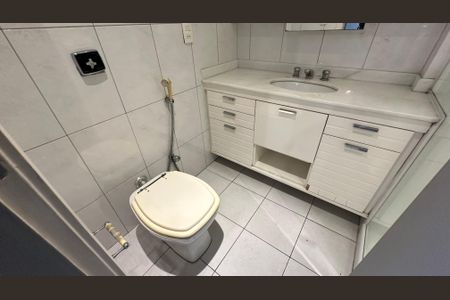 Apartamento para alugar com 198m², 3 quartos e 3 vagasBanheiro do Quarto 1
