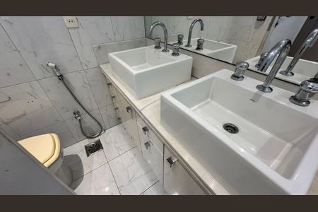 Apartamento para alugar com 198m², 3 quartos e 3 vagasBanheiro do Quarto 3