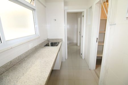 Apartamento para alugar com 156m², 3 quartos e 3 vagasÁrea de Serviço