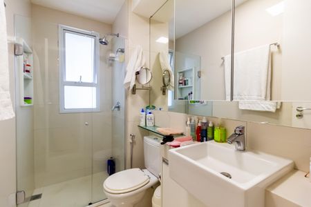 Apartamento à venda com 108m², 3 quartos e 2 vagas Apartamento à venda com 108m², 3 quartos e 2 vagasBanheiro da Suíte