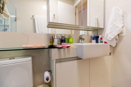 Apartamento à venda com 108m², 3 quartos e 2 vagas Apartamento à venda com 108m², 3 quartos e 2 vagasBanheiro da Suíte