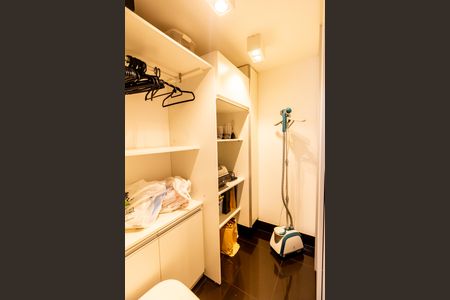 Apartamento à venda com 108m², 3 quartos e 2 vagas Apartamento à venda com 108m², 3 quartos e 2 vagasQuarto de Serviço