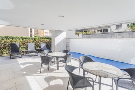Apartamento à venda com 108m², 3 quartos e 2 vagas Apartamento à venda com 108m², 3 quartos e 2 vagasÁrea comum - Piscina