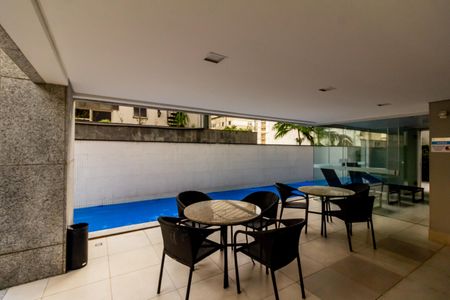 Apartamento à venda com 108m², 3 quartos e 2 vagas Apartamento à venda com 108m², 3 quartos e 2 vagasÁrea comum - Piscina