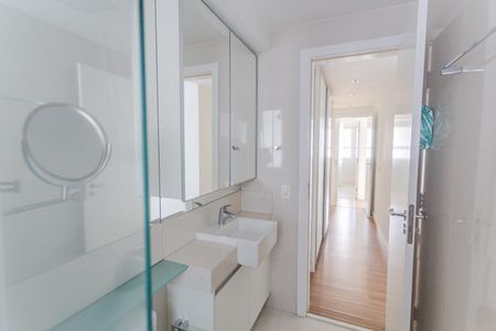 Apartamento à venda com 108m², 3 quartos e 2 vagas Apartamento à venda com 108m², 3 quartos e 2 vagasBanheiro da Suíte