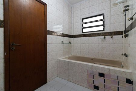 Casa para alugar com 200m², 3 quartos e 6 vagasBanheiro